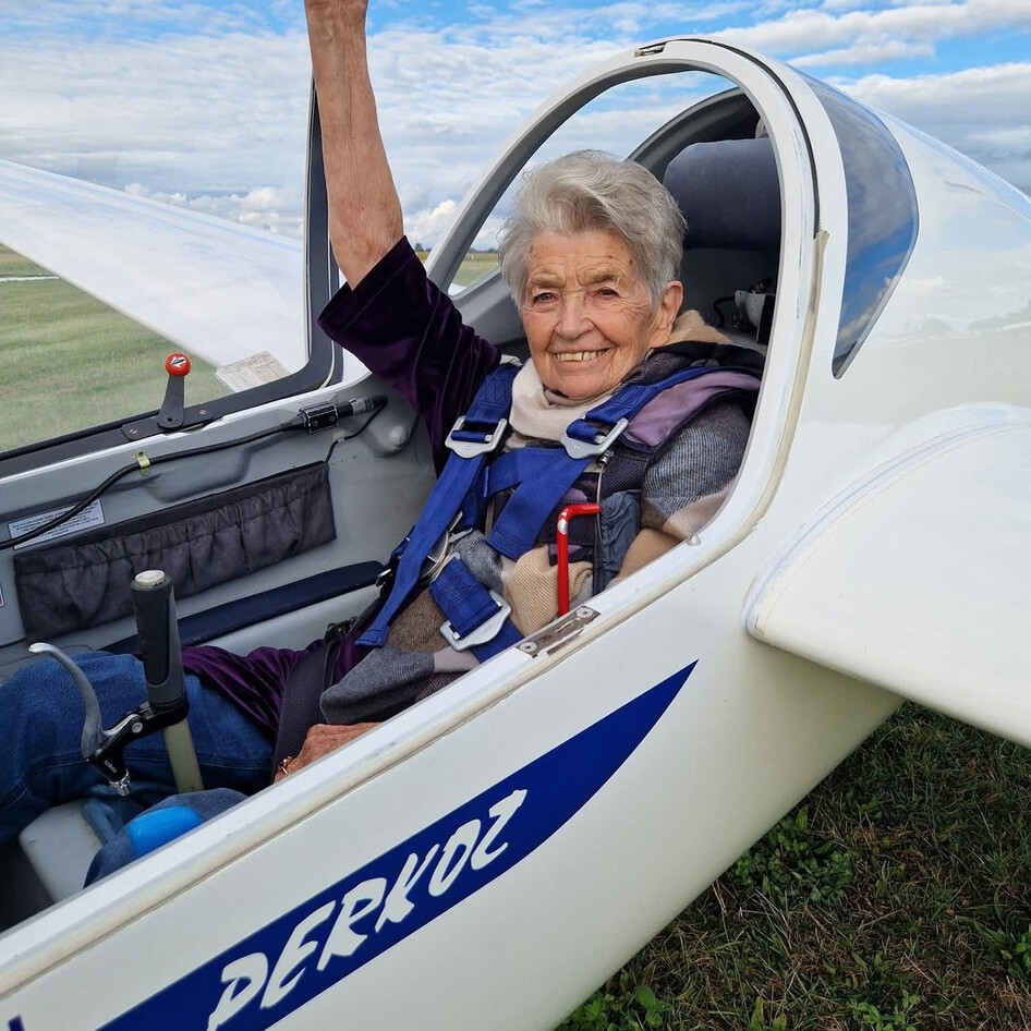 Adela Dankowska in the SZD-54-2 cockpit 